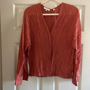 VINCE crinkle blouse, loose fit in a rust color